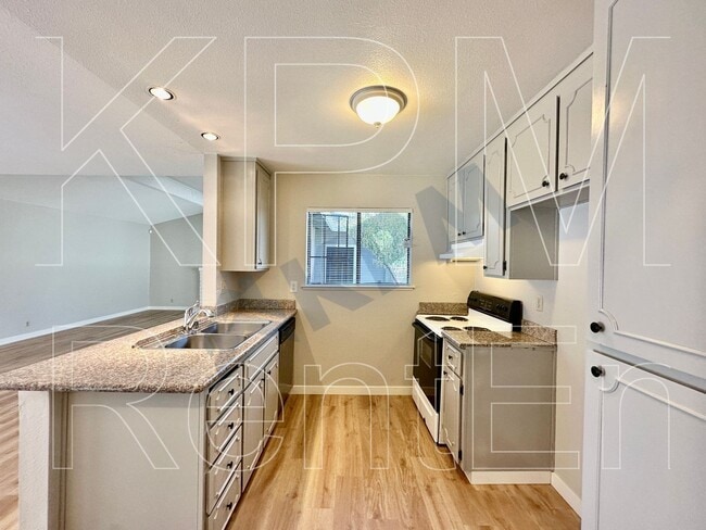 Building Photo - 5530 Fox Sparrow Ct