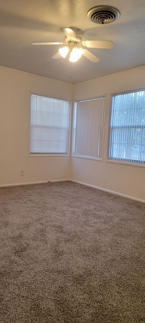 Building Photo - 2431 Chester Ln