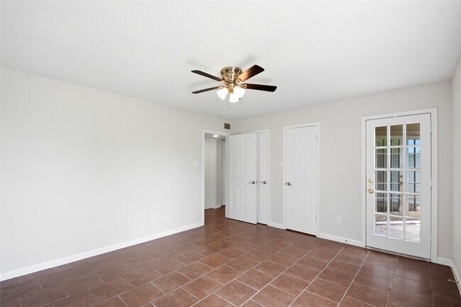 Building Photo - 12500 Sandpiper Dr