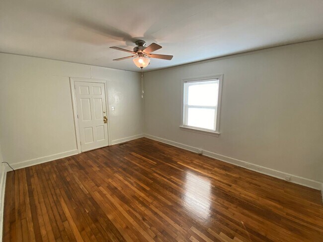Building Photo - Adorable 1 Bedroom Duplex in Old West Durham - Walk to 9th St!