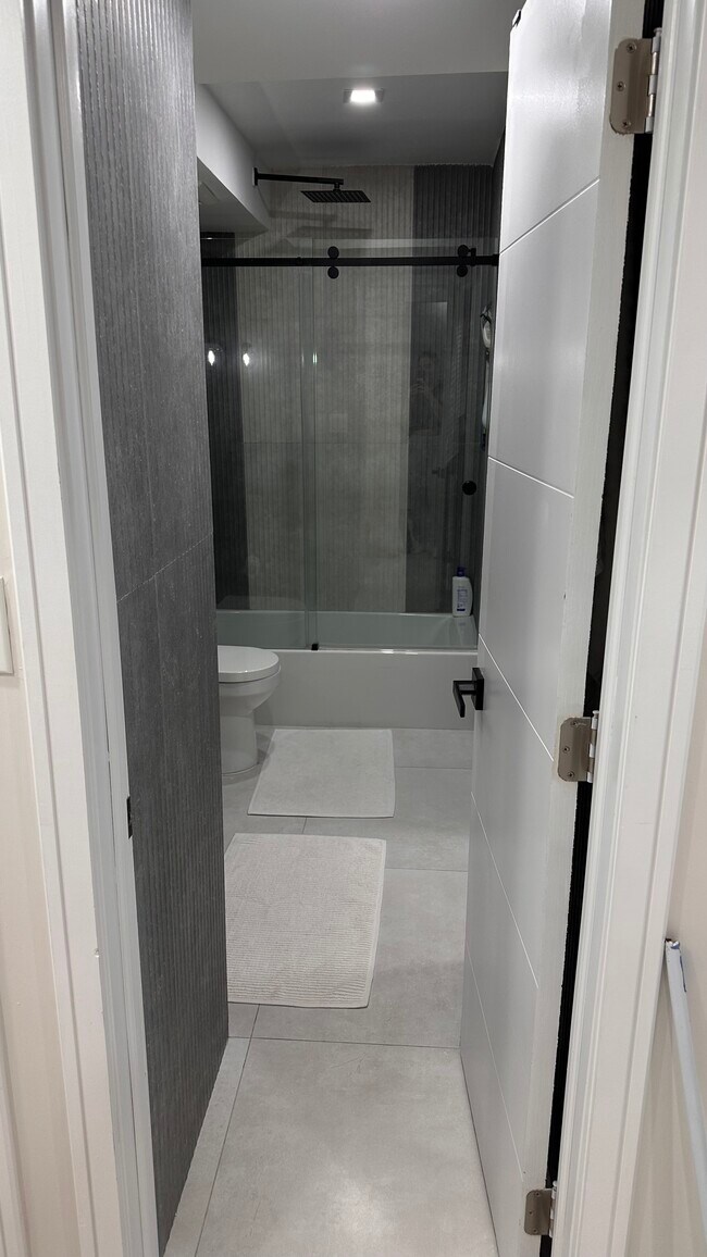 Building Photo - 2030 S Ocean Dr