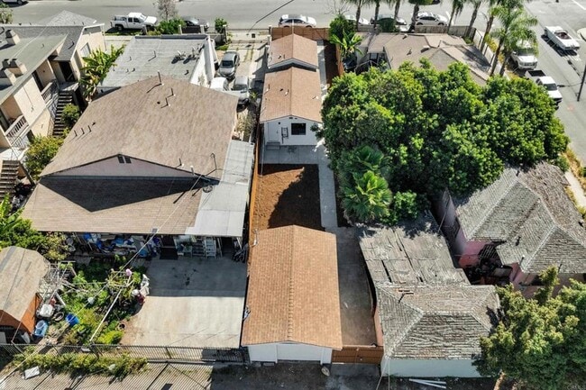 Building Photo - 4312 Winona Ave