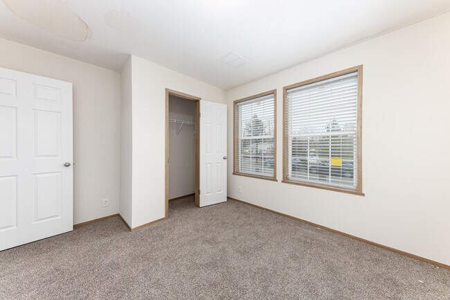 Building Photo - 395 Elder St