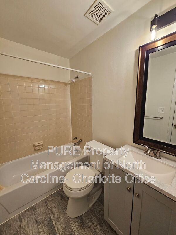 Building Photo - 333 Circle Ave