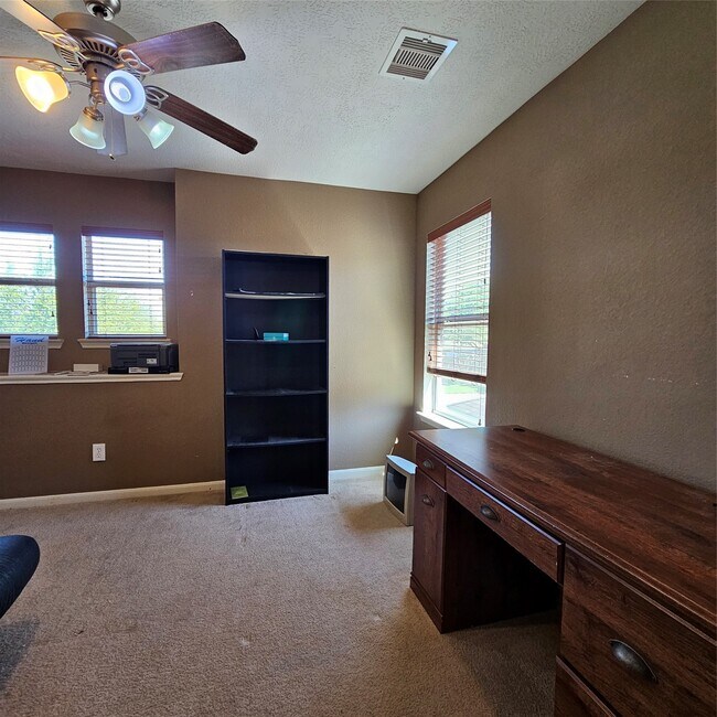 Building Photo - 11727 Madison Oak St