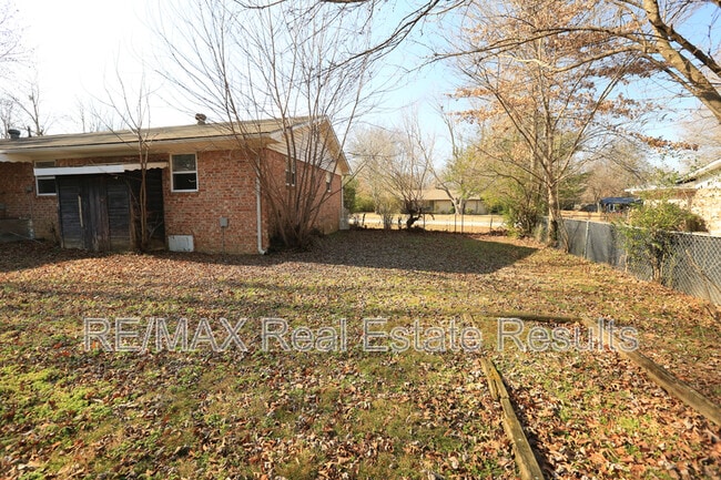 Building Photo - 2842 N Loxley Ave