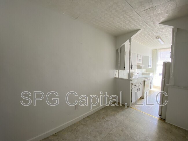 Building Photo - 351 W King St