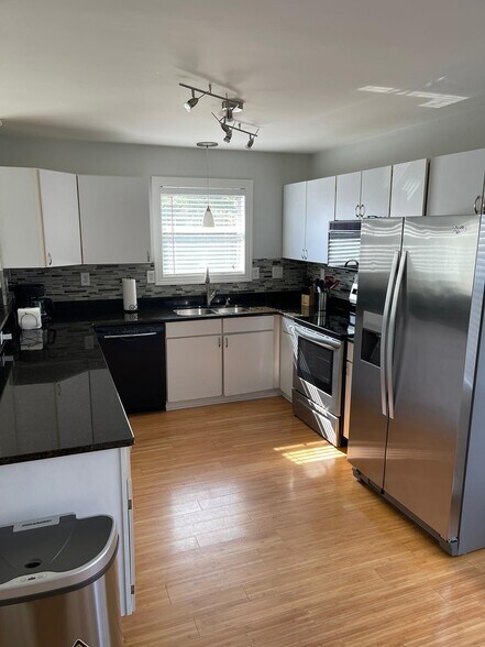 Building Photo - 404 Grace Ave