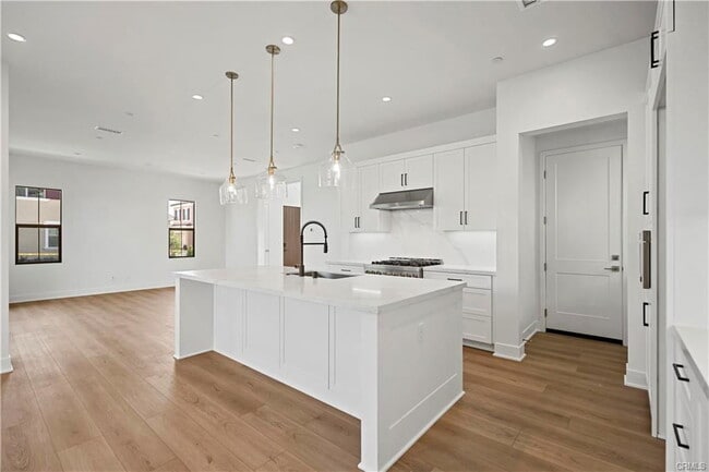 Building Photo - 123 AWNING