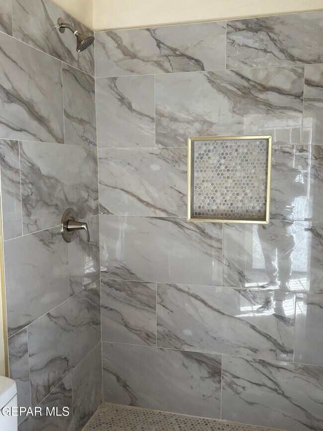 Building Photo - 3418 Pershing Dr