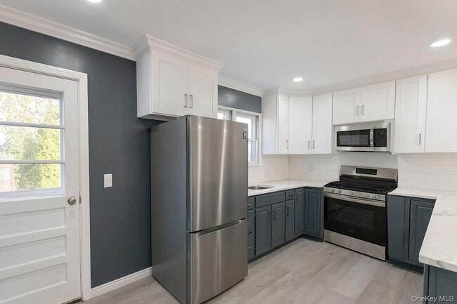 Building Photo - 113 Yoakum Ave