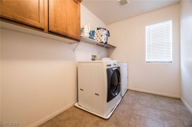 Building Photo - 7956 N Kelburn Hill St