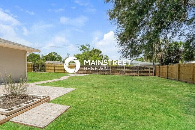 Building Photo - 4 Bedroom Pet-Friendly Home in FORT MYERS, FL with Main Street Renewal