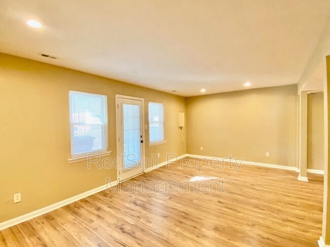 Building Photo - 3145 Reese Dr