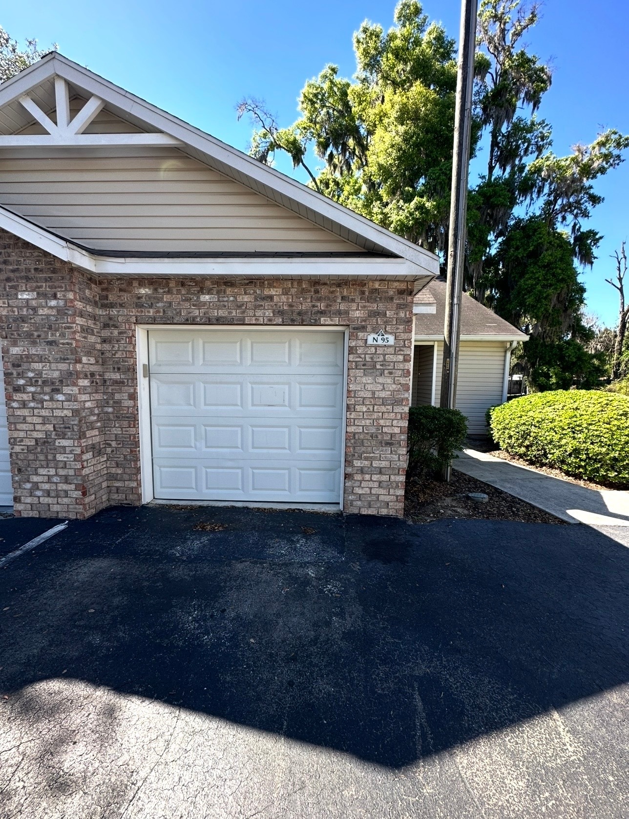 Building Photo - 4700 SW Archer Rd