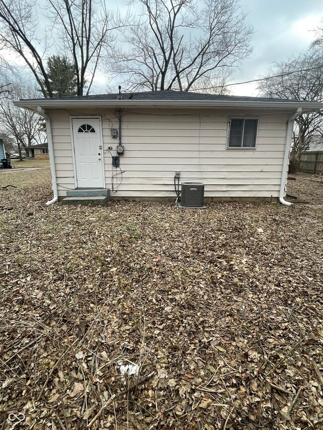 Building Photo - 2948 Roberta Dr