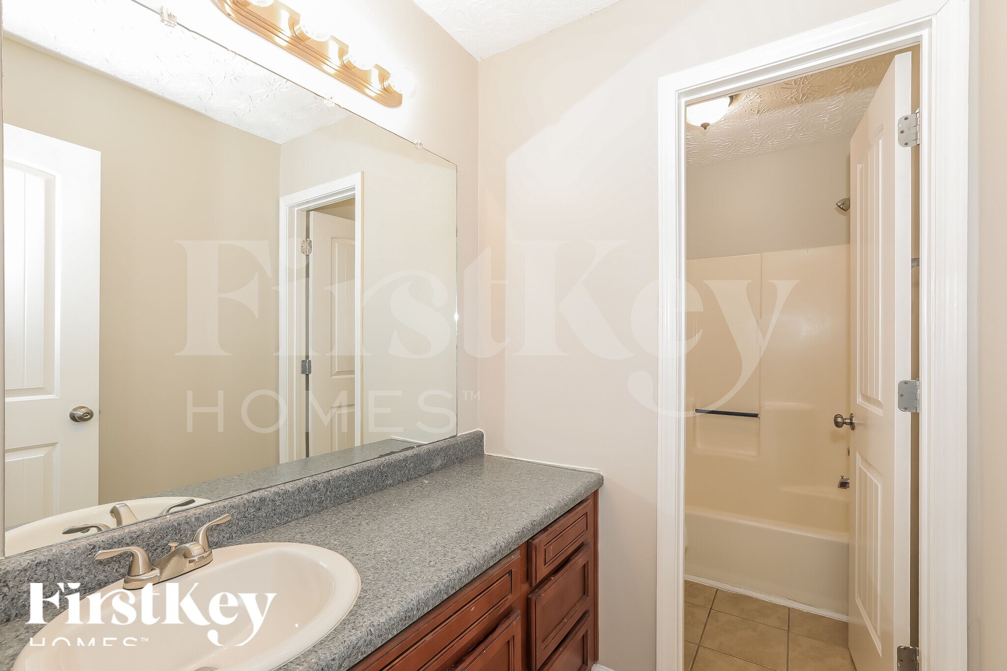 Building Photo - 3843 Holland Dr