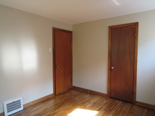 Building Photo - 292 E 200th St