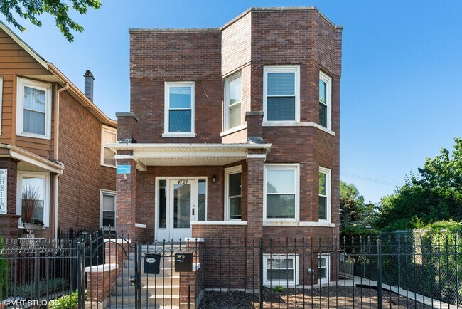 Primary Photo - 4124 W School St