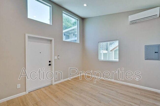 Building Photo - 368 Camille Ct