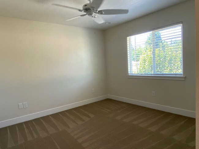 Building Photo - Downtown Vacaville High End 1Bed/1Bath