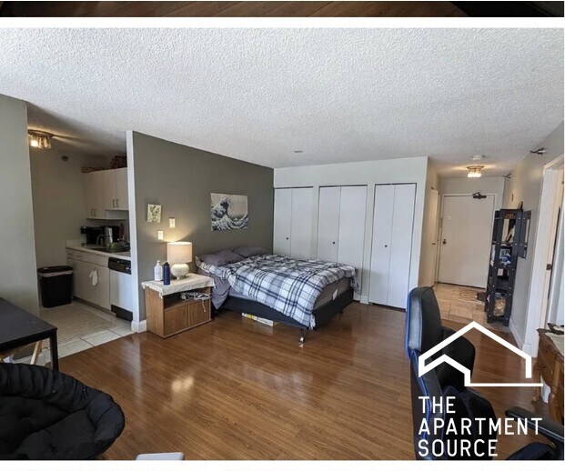 Building Photo - 33 W Delaware Pl