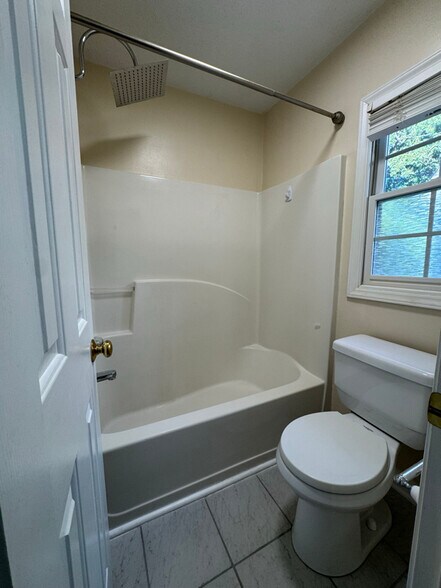 Building Photo - 210 Snow Camp Dr