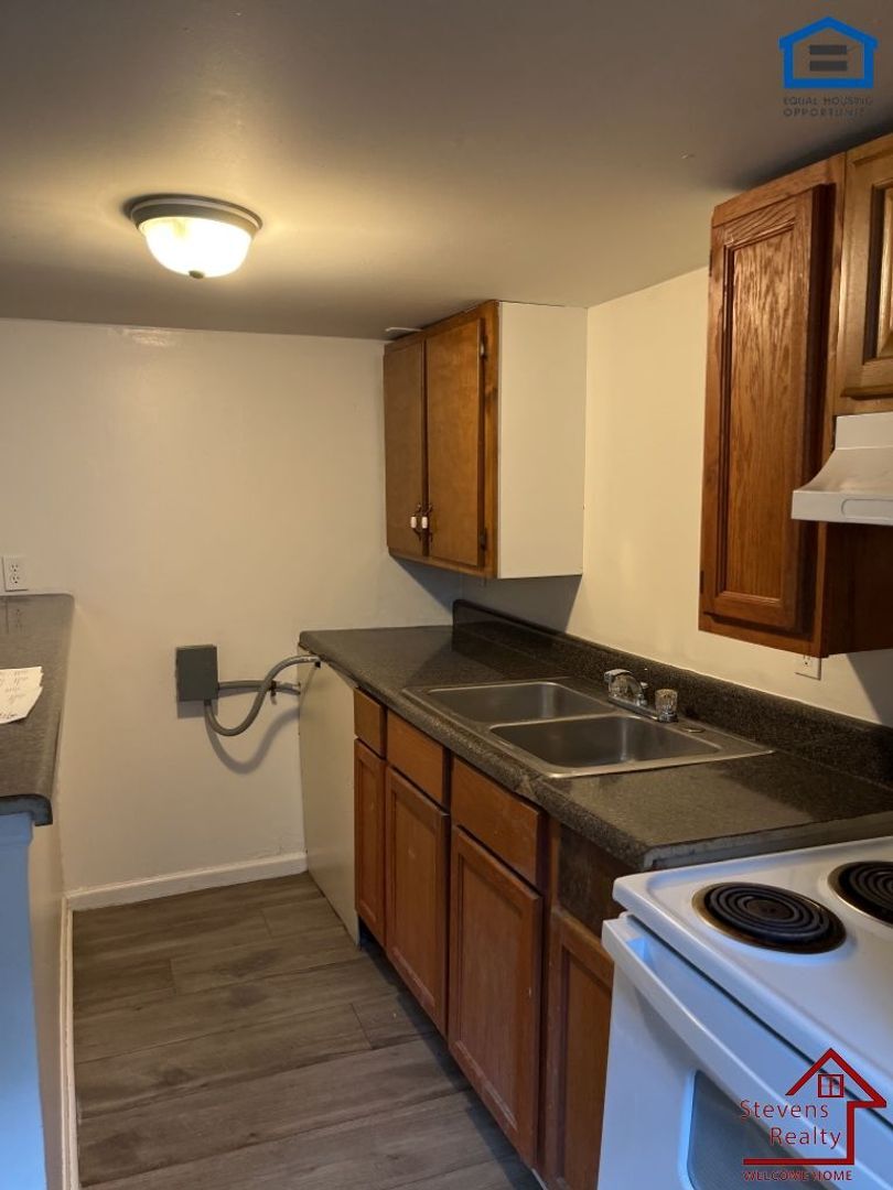 Building Photo - 4324 Grand Ave