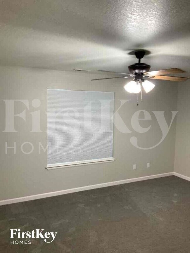 Building Photo - 6871 Kasson Dr