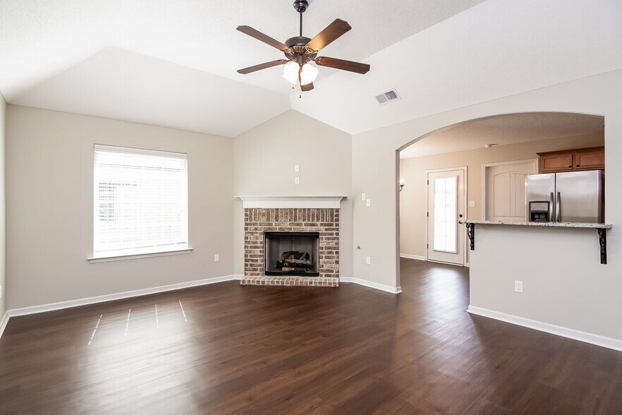 Building Photo - 9435 Darren Cir S