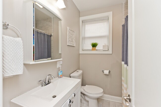 Building Photo - 2451 W Haddon Ave