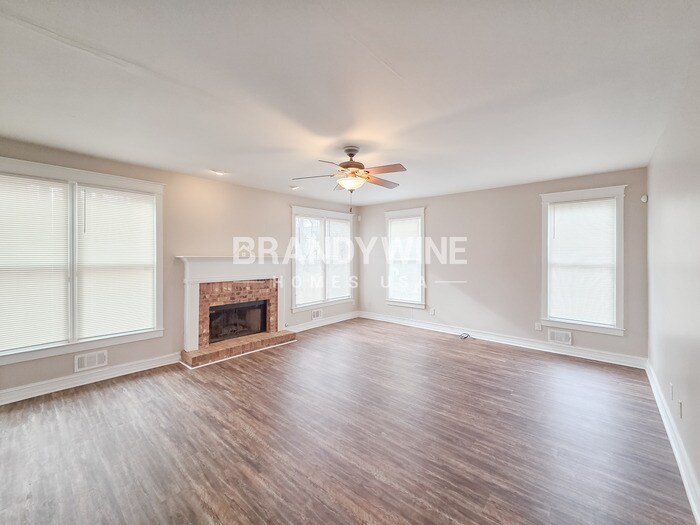 Building Photo - 170 Memory Ln