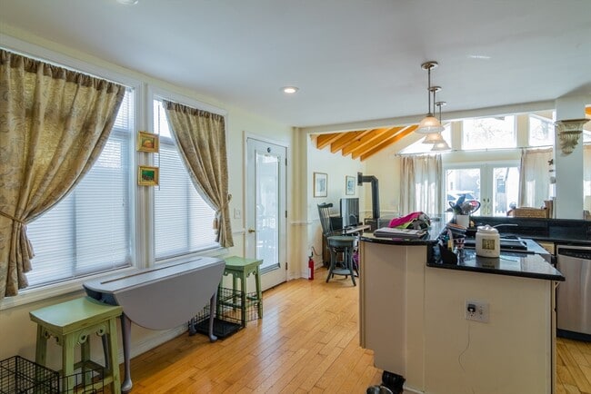 Building Photo - 313 High St