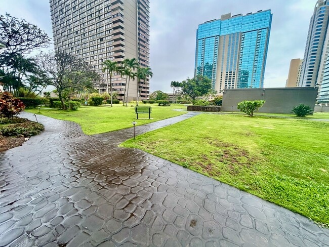 Building Photo - 1255 Nuuanu Ave