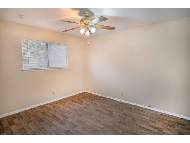 Building Photo - Convenient 4-Bedroom Stay Near Downtown & Attractions!