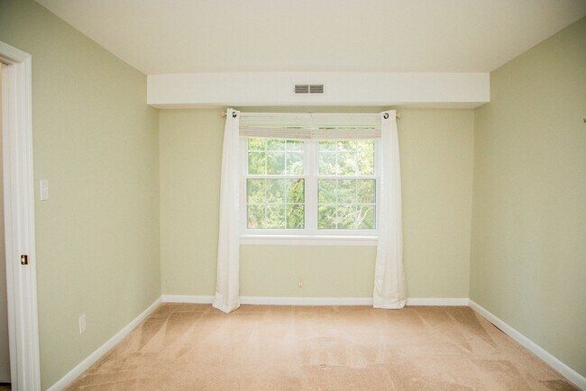 Building Photo - One Bedroom Condo in Barracks West