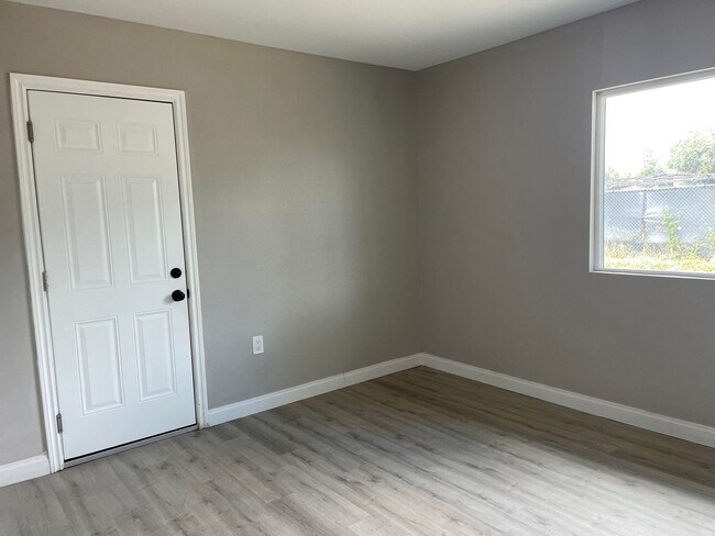 Building Photo - Recently Upgraded Two Bedroom One Bathroom...