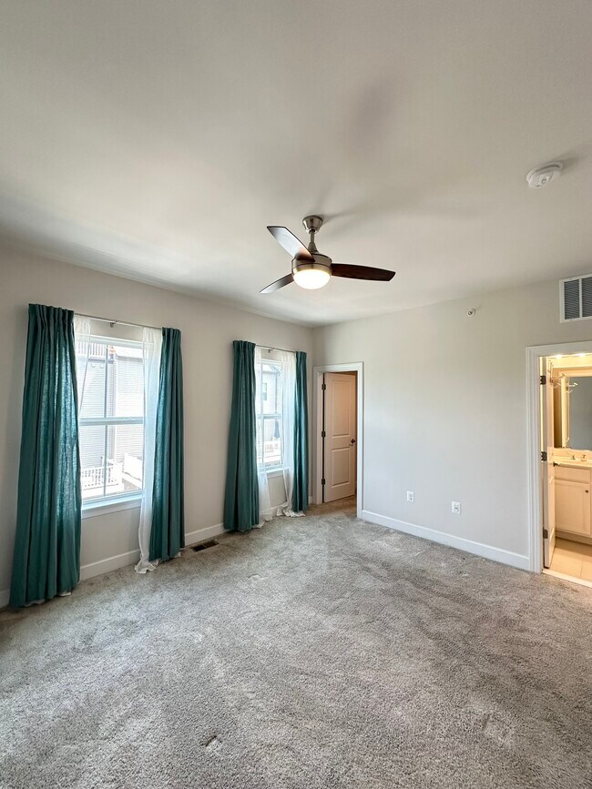 Building Photo - 131 Albany Pl