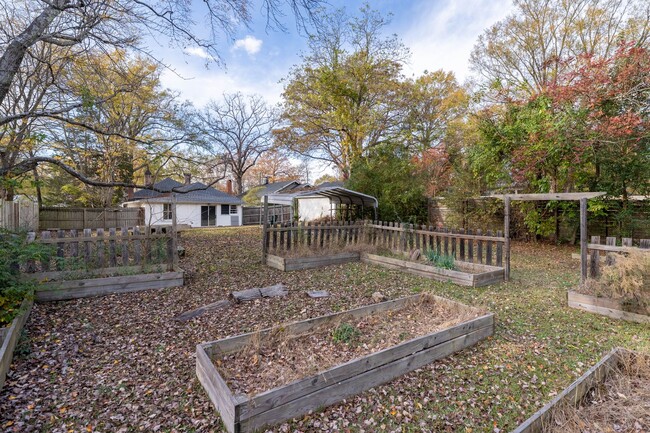 Building Photo - 1920s Historic 2-Bedroom Home Just MINUTES...