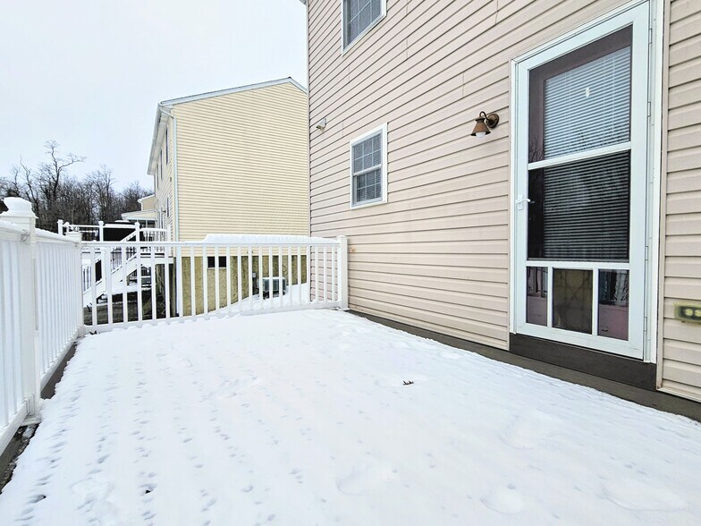 Building Photo - 42 Beverly Dr