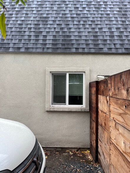 Building Photo - 517 B St