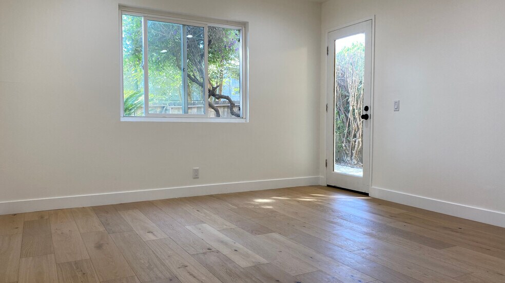 Master bedroom with access to patio - 6474 Cavalleri Rd