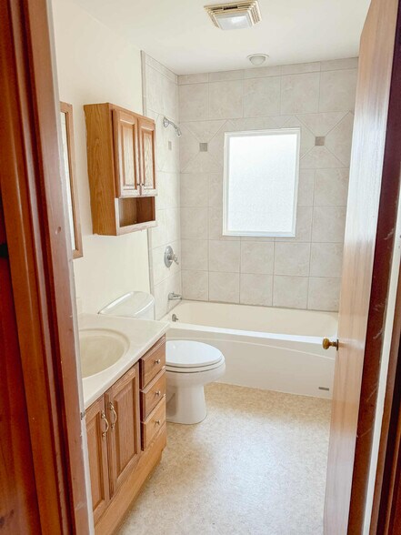 Building Photo - 1120 Metropolis St