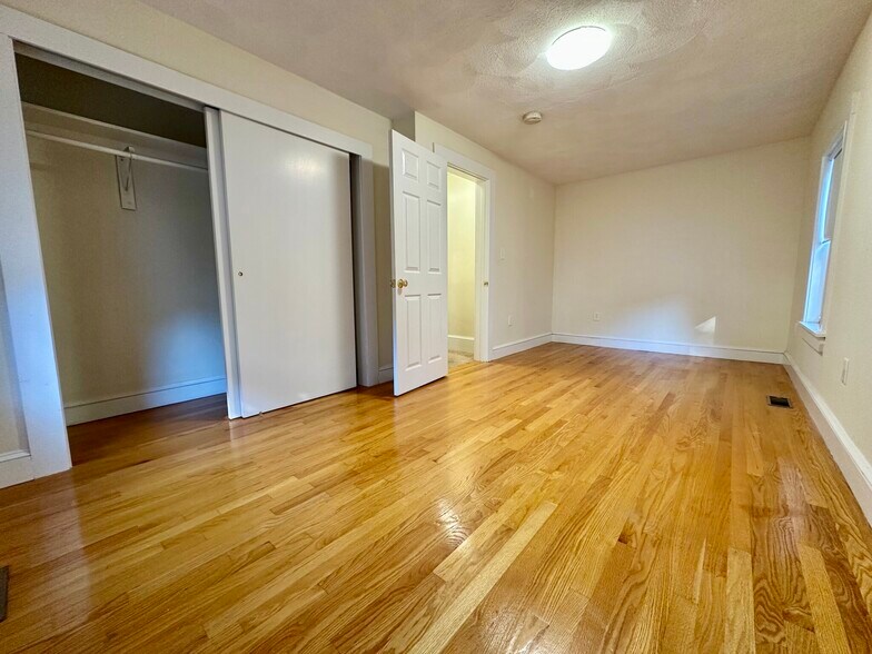 Building Photo - 7 Rifle Ct