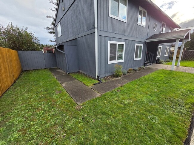 Building Photo - Newly Remodeled Two Bed One Bath Unit in the Heart of Sultan