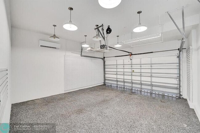Building Photo - 1326 SW 23rd St
