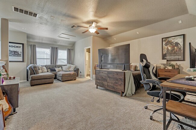 Building Photo - 204 Forest Peak Way