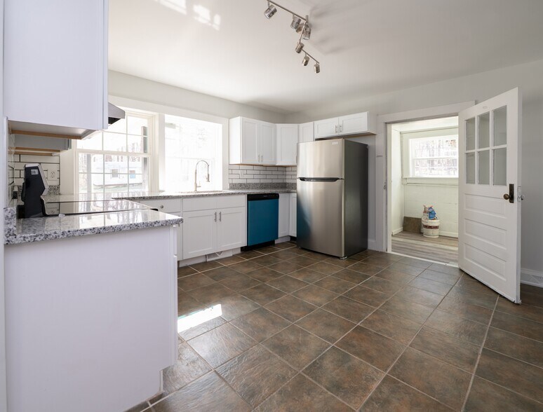 Building Photo - 1473 Briarcliff Dr