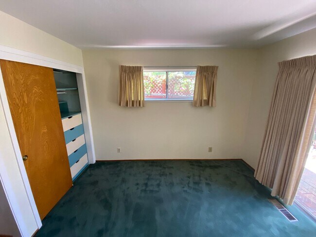 Building Photo - 301 Lacour Way