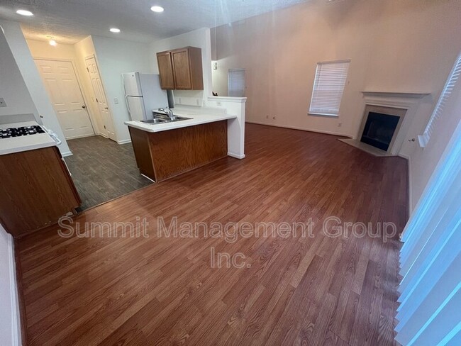 Building Photo - 2810 Lakeside Cir